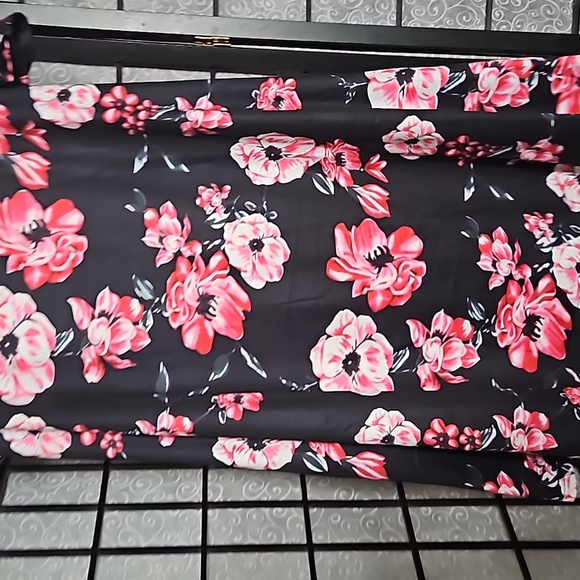 XXL Cold Shoulder Floral Dress - Picture 2 of 5